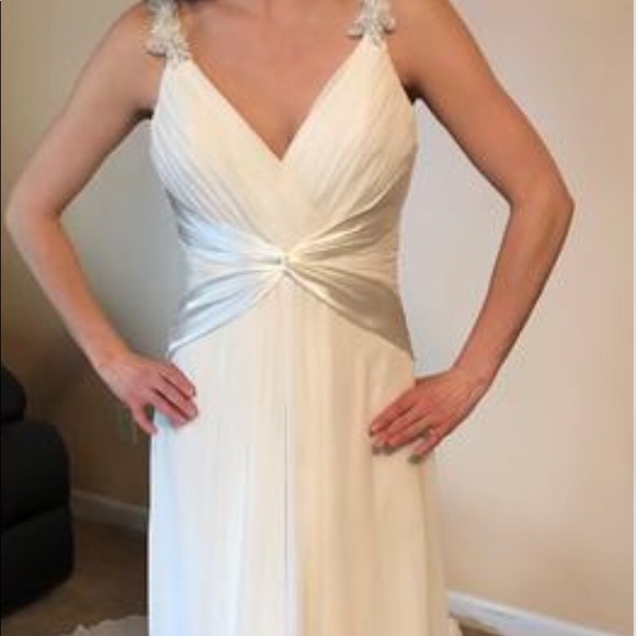 NWT Wedding gown David's Bridal New w/tags size 4 - Picture 2 of 7